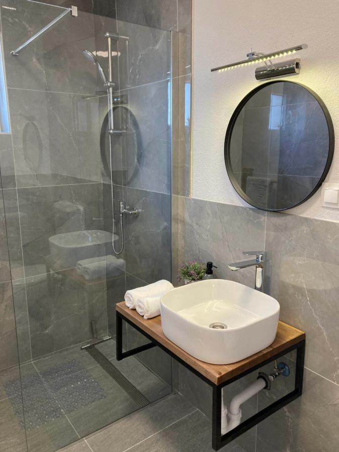 Apartmani Dorijan Vrsi Kültér fotó
