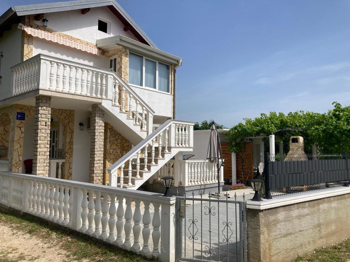 Apartmani Dorijan Vrsi Kültér fotó
